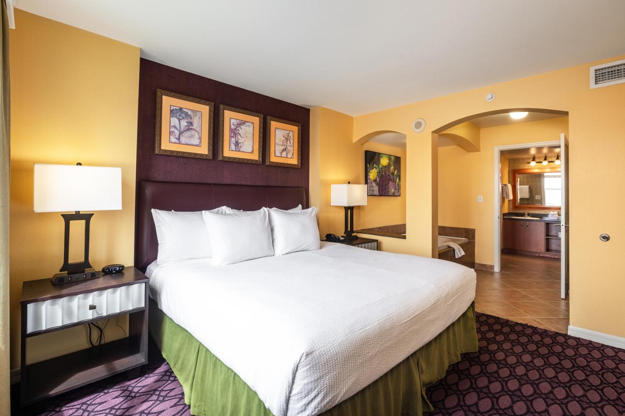 King Suite with Pool View